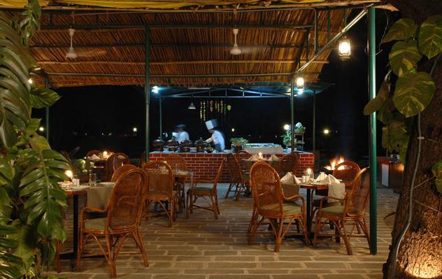 Hotel Chandela Khajuraho Exterior photo