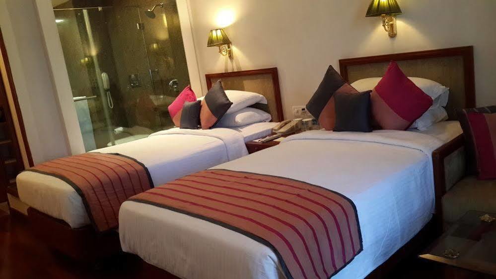 Hotel Chandela Khajuraho Exterior photo